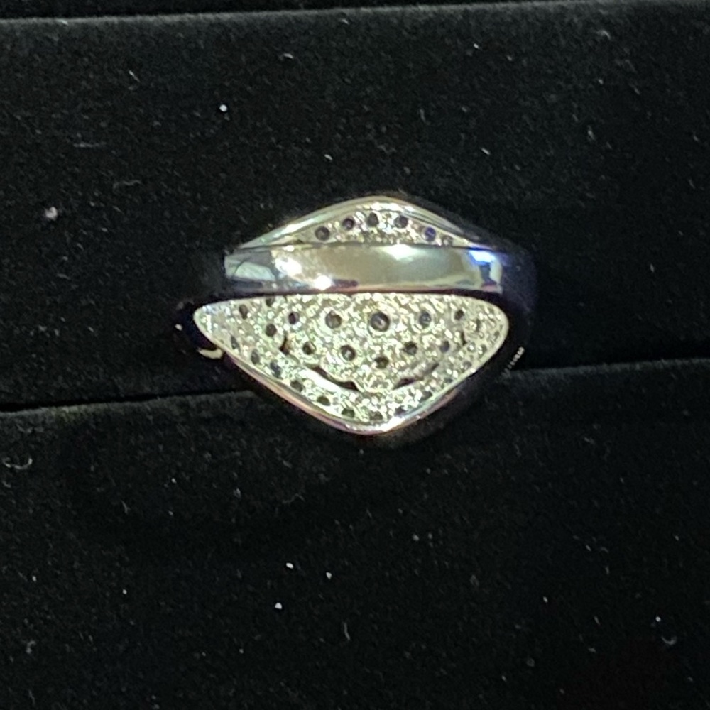 Diamonique flower ring, size 9 - Picture 4 of 5
